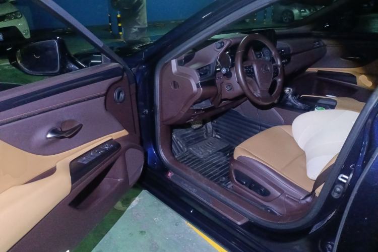 Used Lexus ES 2020 200 Excellence Edition
