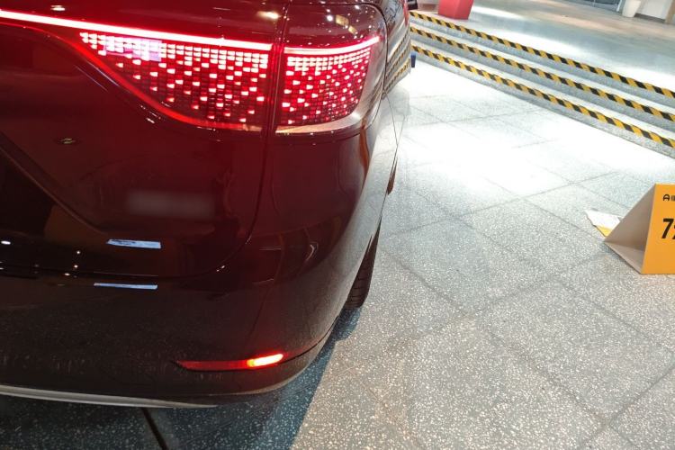 Used Hima AITO M9 2025 Extended-Range Ultra Version 52 kWh 6-Seater Right Rear Taillight