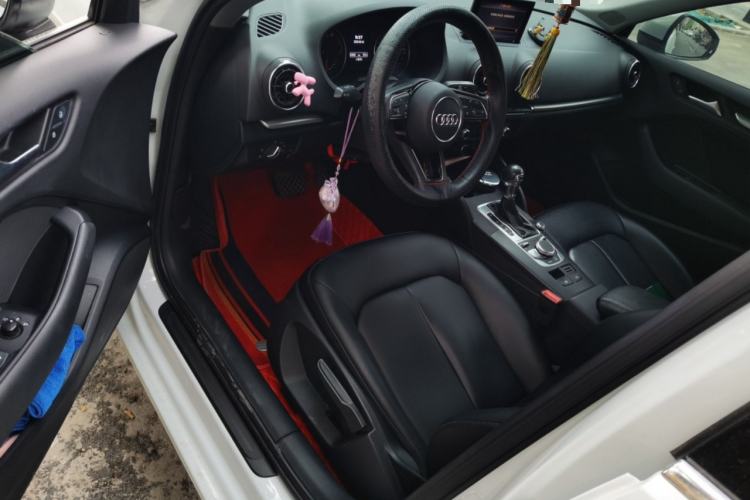 Used Audi A3 2019 Sportback 35 TFSI Ambition China VI Driver Seat