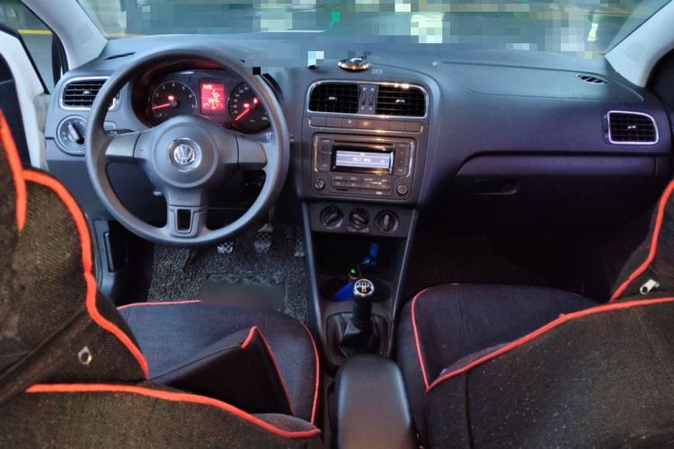 Used Volkswagen Polo 2013 1.4L Manual Comfort Edition Center Console