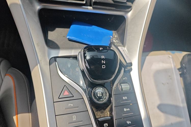 Used BYD Song Pro New Energy 2024 HONOR Edition DM-i 71KM Navigation Model
