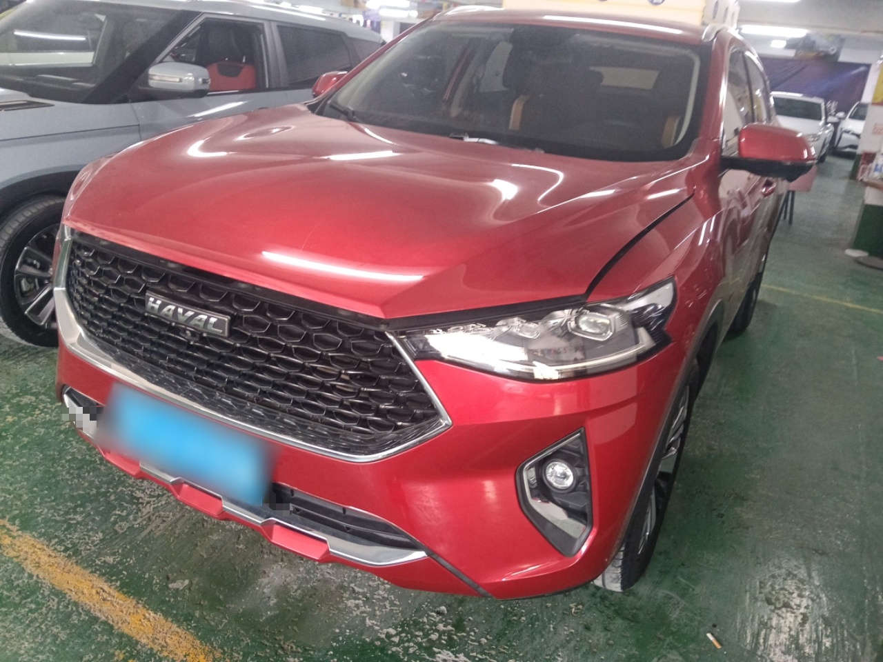 تحت مقدمة السيارة