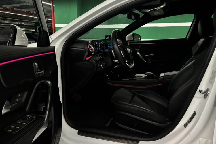 Used Mercedes-Benz A-Class 2022 Revised Version A 200 L Sport Sedan Fashionable Style Left Front Seat