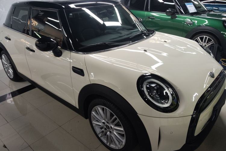 Used MINI 2023 1.5T COOPER Artist Five-Door Edition Front Right 45 Deg