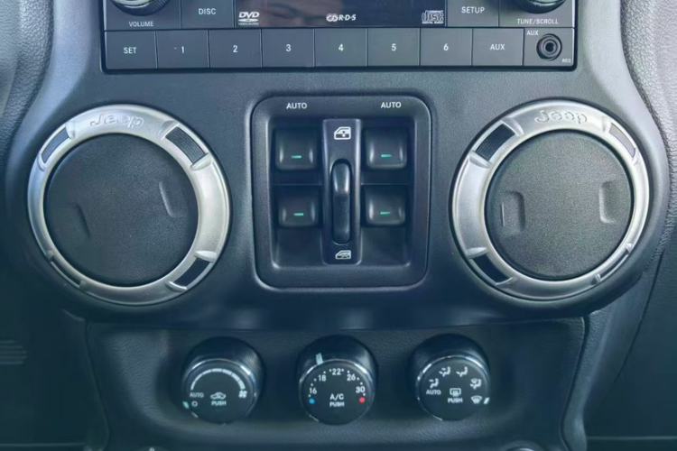 Used Jeep Wrangler 2015 3.0L Sahara Four-Door Comfort Edition
