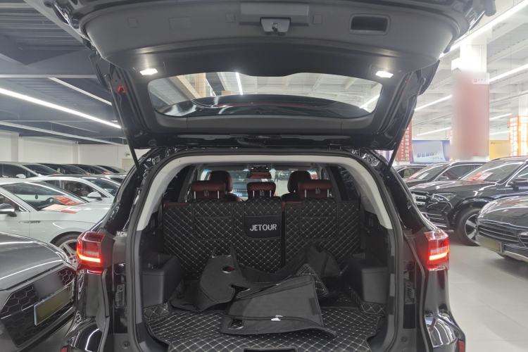 Used JETOUR X70 2025 1.5T Manual Overdrive Version 5 Seats
