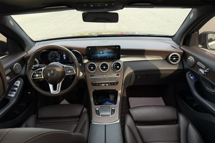 Used Mercedes-Benz GLC 2022 Facelifted GLC 300 L 4MATIC Luxury Edition Interior 4