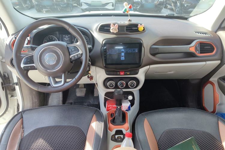 Used Jeep Renegade 2017 180T Automatic High-Energy Version Center Console