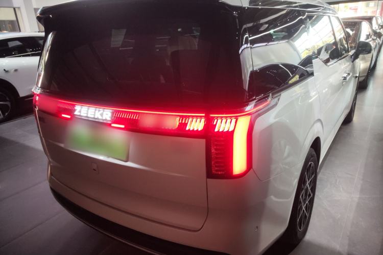 Used Zeekr 009 2024 7-Seater Aisle Version 108 kWh Rear Right 45 Deg