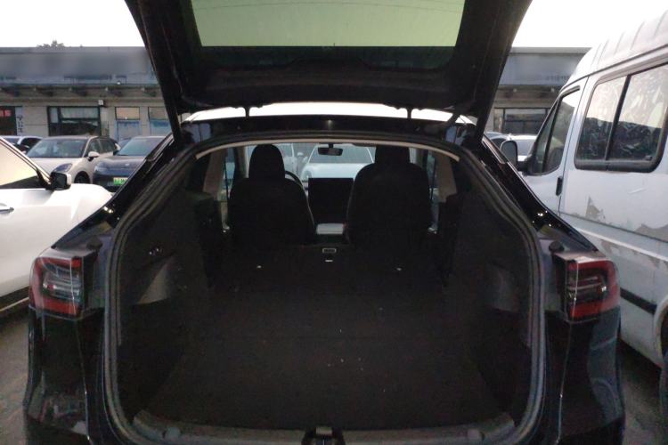 Used Tesla Model Y 2023 Rear-Wheel-Drive Version Trunk