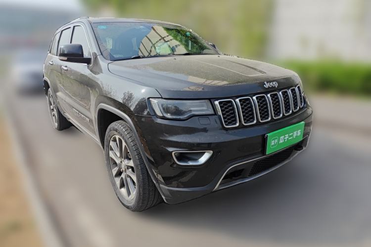 Used Jeep Grand Cherokee 2017 3.0L Comfort Navigation Edition Front Right 45 Deg