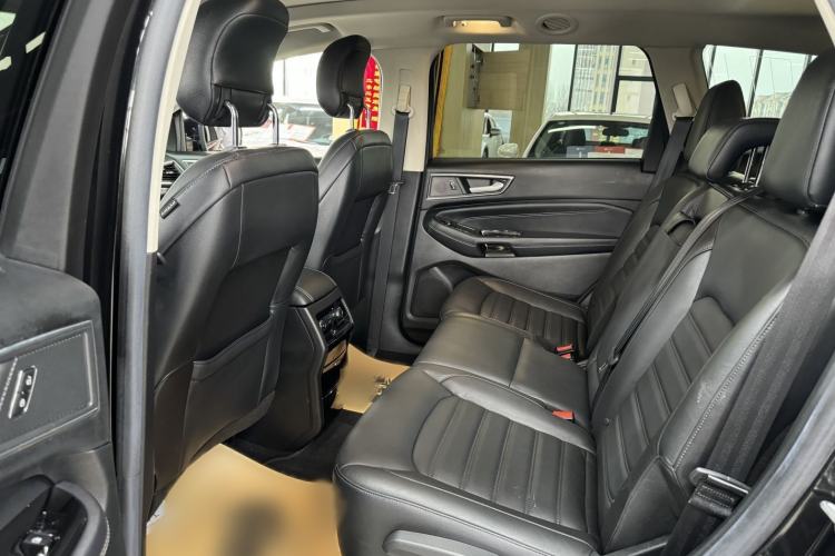 Used Ford Edge 2015 2.0T GTDi Two-Wheel-Drive High-Line Version
