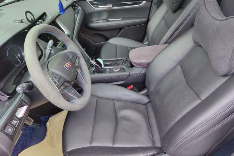 Used Cadillac XT5 2020 28T Luxury Version Left Front Seat