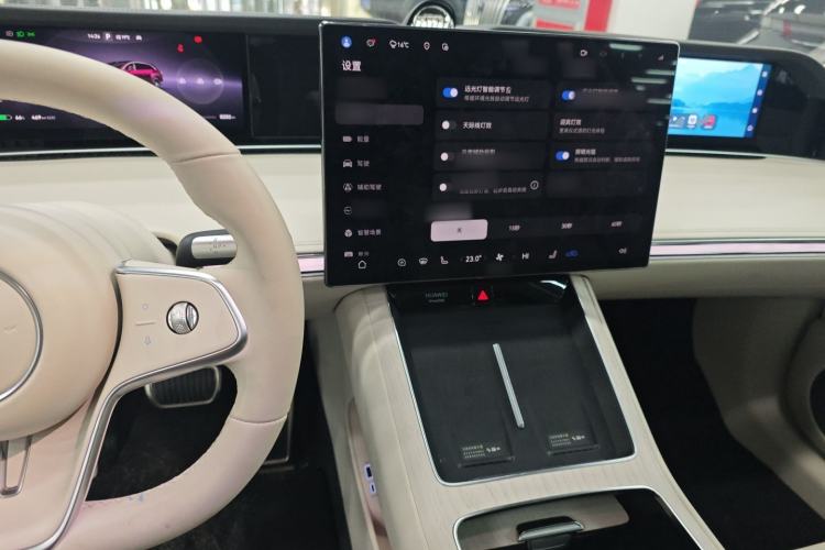 Used Hima S9T 2025 Model Pure Electric Four-Wheel-Drive Ultra Center Console