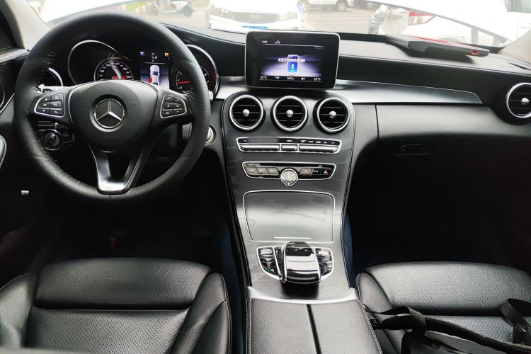 Used Mercedes-Benz C-Class 2018 C 180 L Fashion Edition Sport Version Center Console