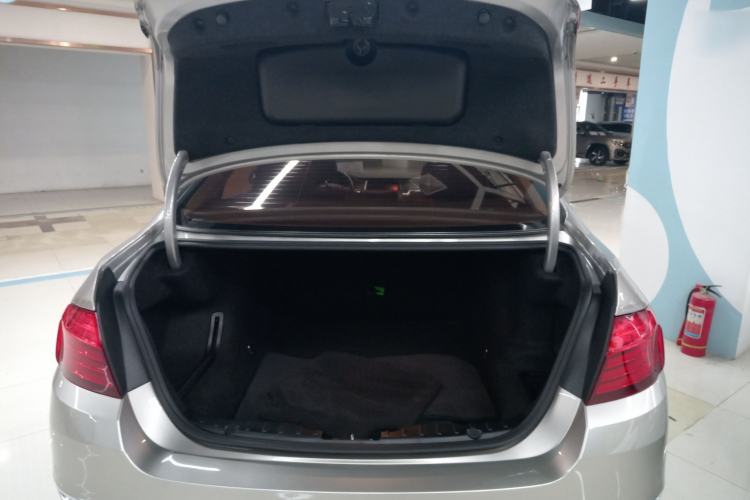 Used BMW 5 Series 2014 525Li Luxury Design Package Trunk