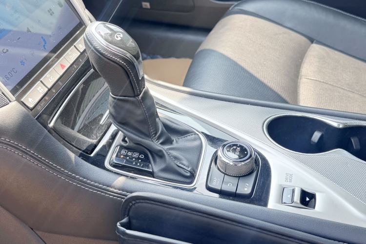 Used Infiniti Q50L 2018 2.0T Enjoyment Version China VI Standard
