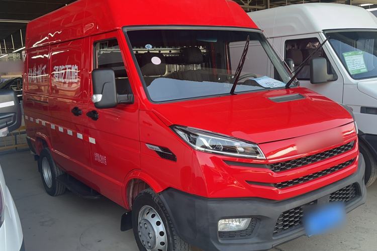 Used Iveco Daily 2023 2.8T V35 Van Short Wheelbase Mid-Roof Design Dual Tires Side-Swing Doors 2-3 Seater
