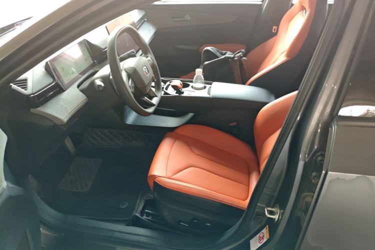 Used Changan UNI-V 2025 Model Third-Generation 2.0T Dynamic Edition