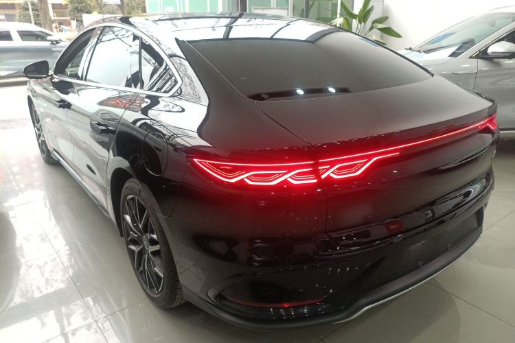 Used BYD Han 2025 DM-i Intelligent Driving Edition 125KM Prestige Model
