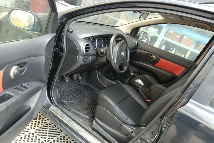 Used Nissan Livina 2010 Jingyue Edition 1.6L Manual All-Around Model