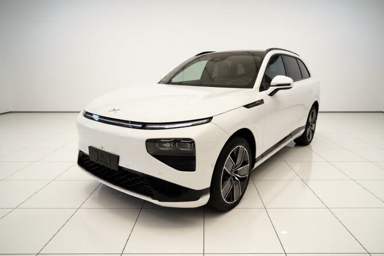 Used XPeng G9 2022 702 Pro Front Left 45 Deg