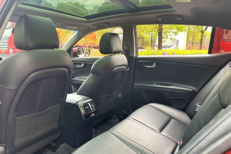 Used Kia K4 2014 1.8L Automatic DLX Interior 4