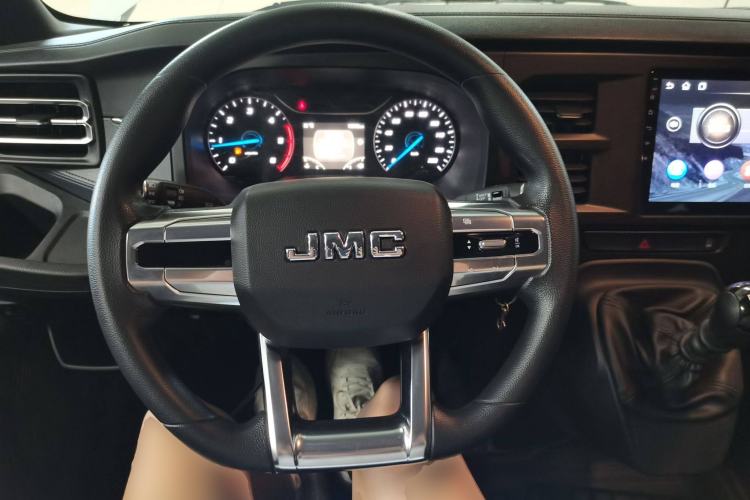 Used JMC Fushun 2025 2.0T 6MT Diesel Short-Wheelbase Low-Roof Commercial Multi-Purpose Passenger Vehicle with 5/6 Seats and Twin-Swing Tailgate
