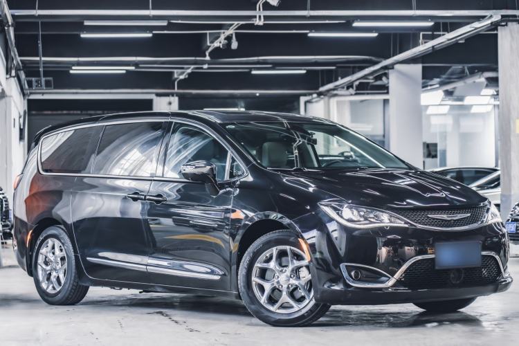 Used Chrysler Grand Voyager 2017 3.6L Premium Edition
