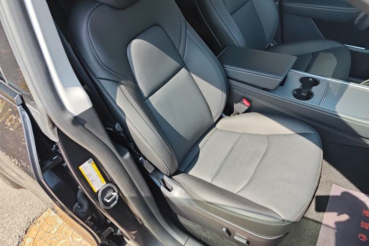 Used Tesla Model Y 2024 Rear-Wheel-Drive Version Right Front Seat