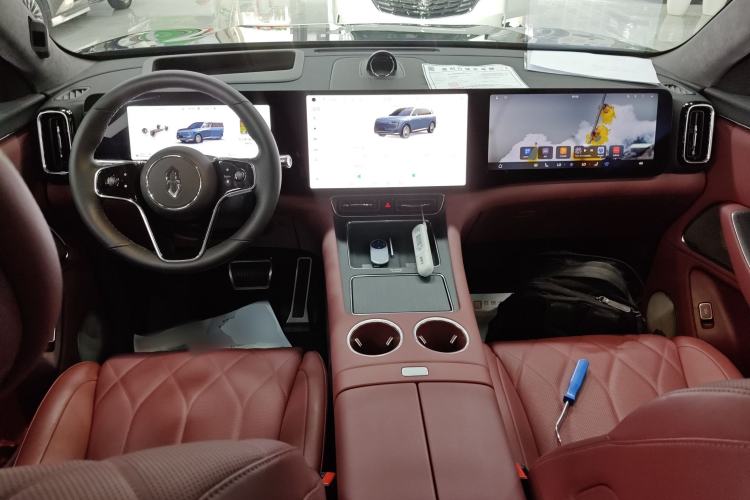 Used Hima AITO M8 2025 Extended-Range Ultra Version 53.4 kWh 5-Seater Edition Center Console