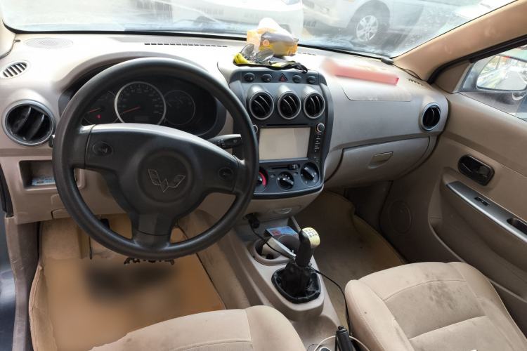 Used Wuling Hongguang 2010 1.2L Standard Version China IV Center Console