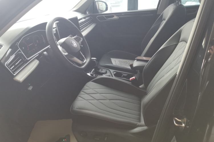 Used Volkswagen Tiguan L 2025 Model, Outstanding Version, 300TSI Automatic Two-Wheel Drive Longteng Edition Left Front Seat