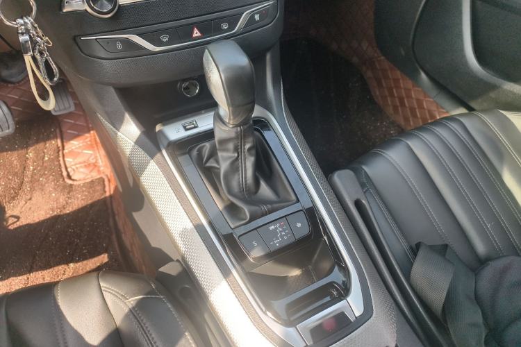 Used Peugeot 408 2019 360THP Automatic Luxury Edition China VI Standard Interior 4