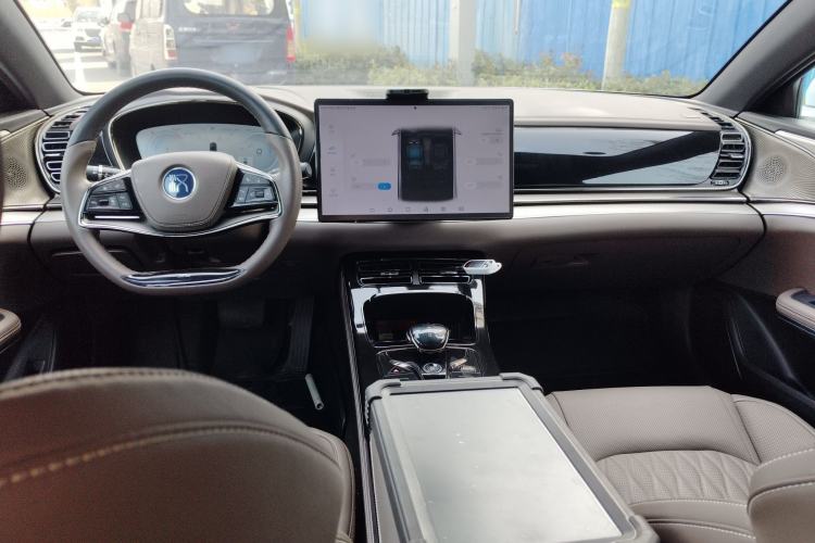 Used BYD Han 2022 DM-i 121KM Prestige Model
