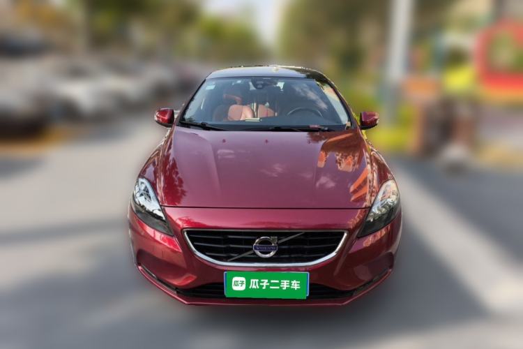 Used Volvo V40 2013 2.0T Zhiyi Edition
