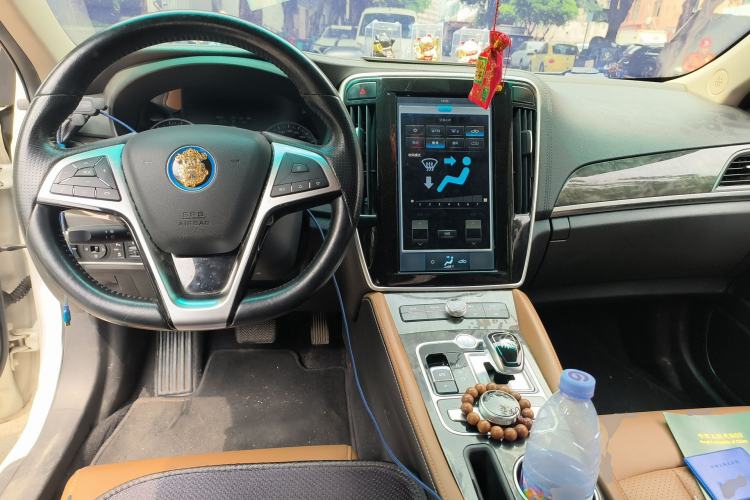 Used BYD Qin 2017 1.5T Luxury Model Center Console