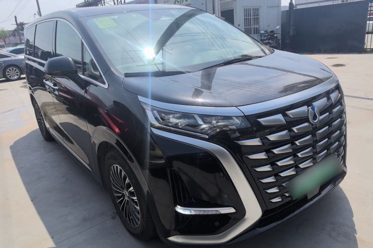 Used Denza D9 2022 DM-i 970 Four-Wheel Drive Prestige Model Front Right 45 Deg