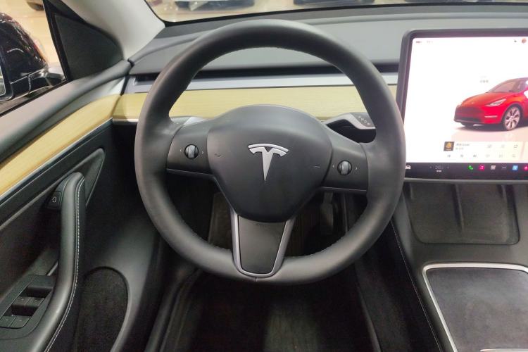 Used Tesla Model Y 2023 Long-Range All-Wheel-Drive Version Steering Wheel