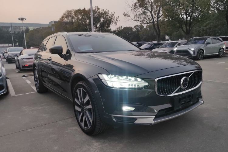 Used Volvo V90 2021 Cross Country B5 AWD Prestige Edition