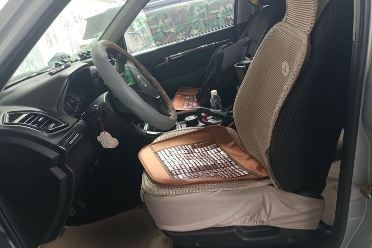 Used Land X8 2015 Explorer Edition 2.0T Gasoline 4x2 Luxury Model Left Front Seat