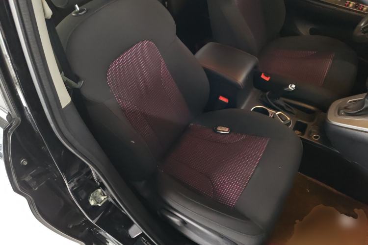 Used Haval M6 2018 Revised Version 1.5T DCT Two-Wheel Drive Urban Style