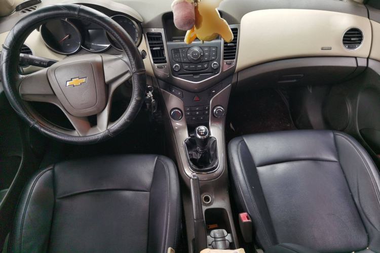 Used Chevrolet Cruze 2015 1.5L Manual Elite Edition Center Console