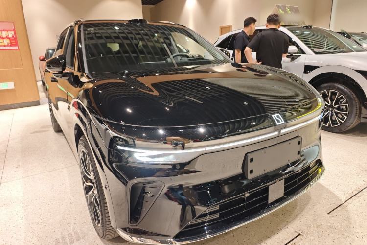 Used Zeekr 7X 2026 75kWh Rear-Drive MAX Edition Front Right 45 Deg