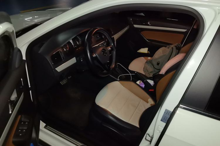 Used Volkswagen Cross Lavida 2016 1.6L Automatic Comfort Edition Driver Seat