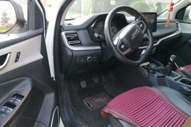 Used JMC Yuhu 7 2022 2.0T Manual Diesel 4x4 Comfort Version Standard Wheelbase Driver Seat