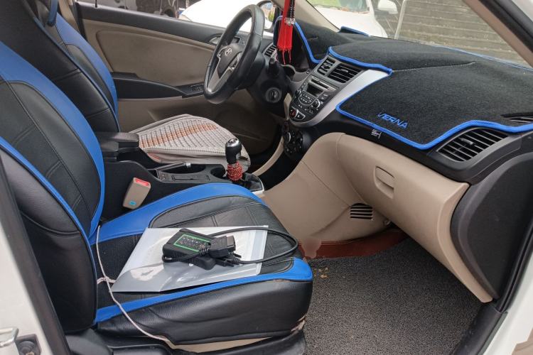 Used Hyundai Verna (older generation) 2014 1.4L Manual Smart GLS Trim Right Front Seat