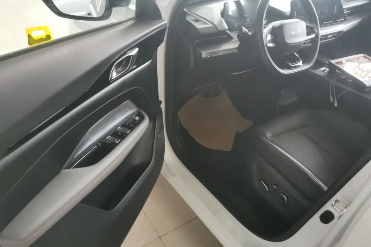 Used Oshan Z6 New Energy 2023 ZhiDian iDD 150KM Flagship PLUS Smart Parking Edition
