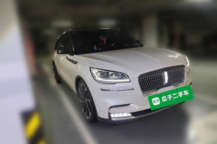 Used Lincoln Aviator 2021 3.0T V6 All-Wheel-Drive Executive Edition Front Right 45 Deg