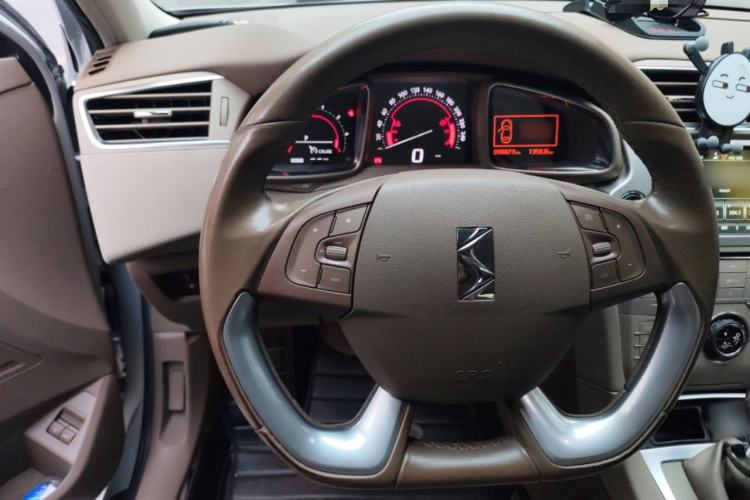 Used DS 5LS 2014 1.6T Luxury Edition THP160 Steering Wheel